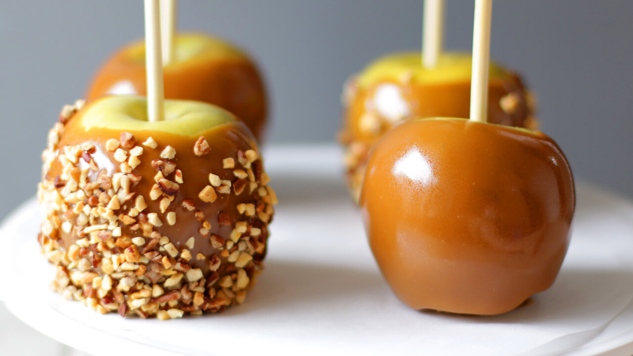 How to Make Caramel Apples