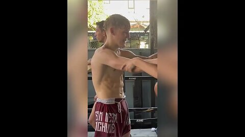 insane knees kick