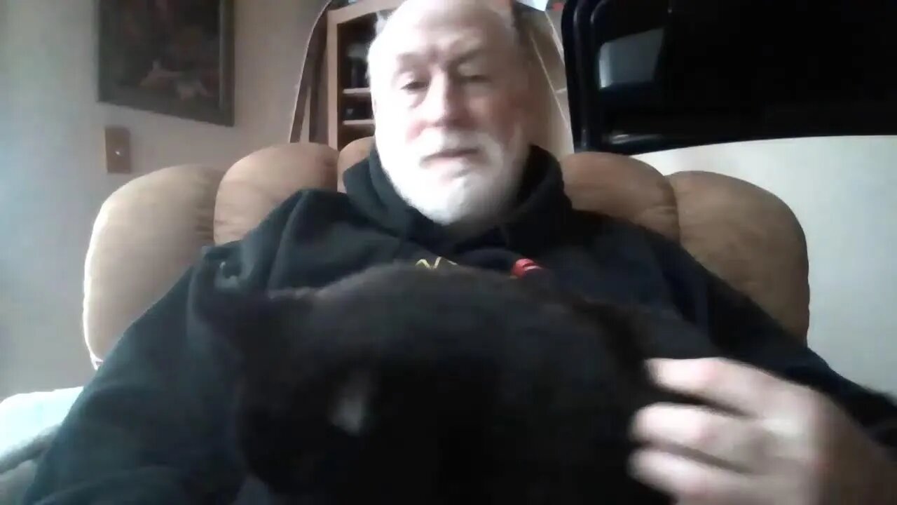 Binx wants to watch youtube with me