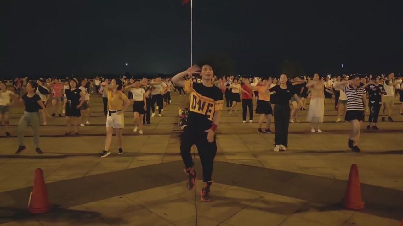 劲爆嗨曲《夜色》，大家快跟着我的节奏嗨起来，把烦恼都抛开~【順能炫舞團】