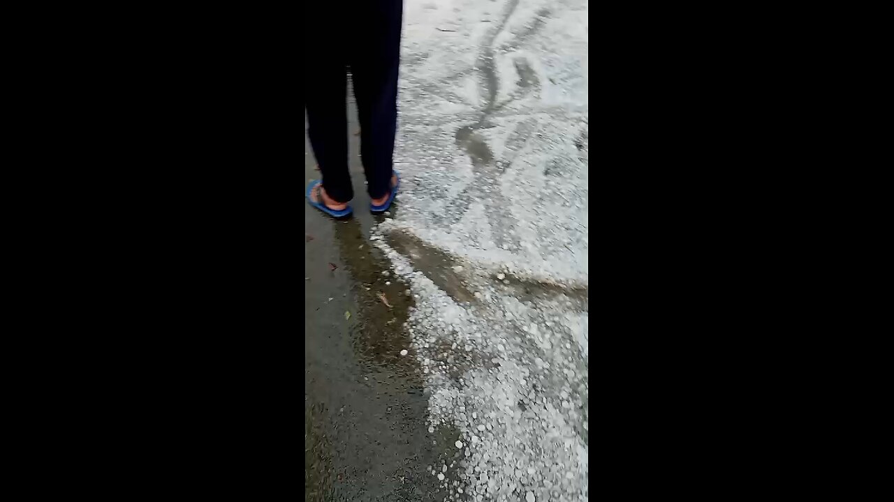 Amazing!!!White Stone Falling from the Sky