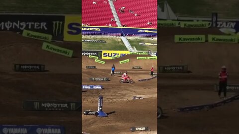 LA SuperMotocross World Finals 2023! Hope Barcia and Sexton are ok - big time crashes both.