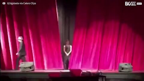 Un talent unique dévoilé lors d'un spectacle d'école