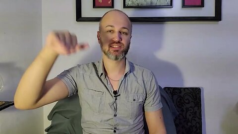 В един момент Тя саботира връзката заради липсата на нови емоции