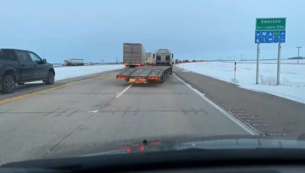 CANADIEN TRUCKERS PROTESTING JAB MANDATE SHUT DOWN ACCESS TO US