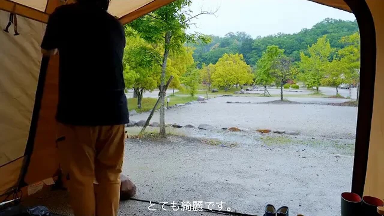 Healing in the Rain RV Camping Family Version Outdoor camping in Japan, cooking beef, cabbage, ca