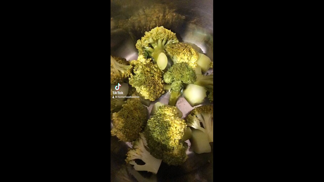 Broccoli 🥦 with cheese 🧀 🤤🤙