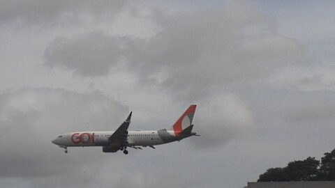 Boeing 737 MAX 8 PR-XMG near to land in Manaus coming from Santarém