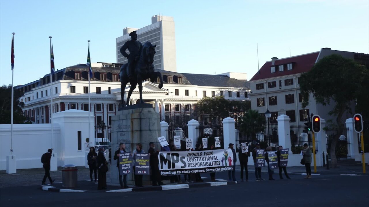 SOUTH AFRICA -Cape Town - New MP's sworn in (Video) (kCe)