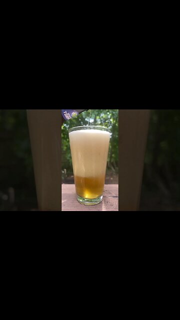 Beer slo mo…. Pay attention to the direction of the bubbles #slomo #beer #subscribe #shorts