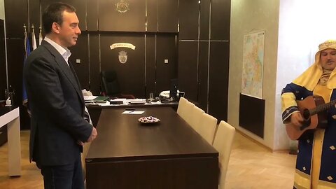 Мъдреците занесоха благата вест и до кмета на Б