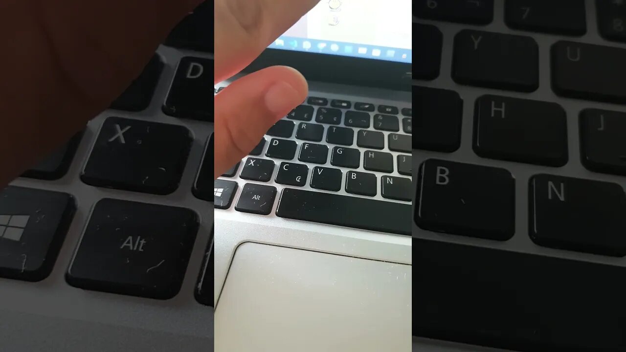 Acer só dá problema... não recomendo.... frágil e virou um fogão por indução de tanto que esquenta🤦🏼