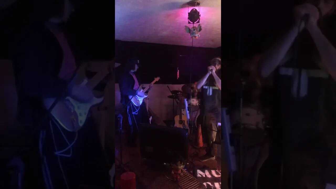 Screeching Swamp Elk outro on cell phone