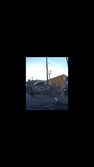 Idiots in cars #baddrivers