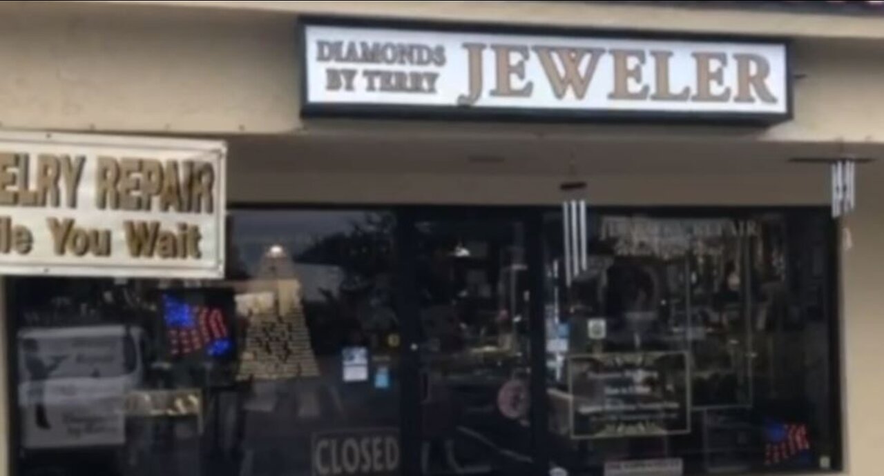 MCSO: Jewelry store robbery in Stuart leads to chase, multiple crashes