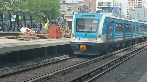 #trenesargentinos - CSR Sifang pasando muy lentamente por estación Ramos Mejía.