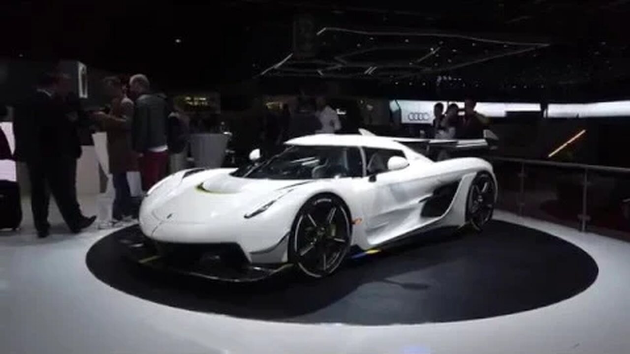 FULL ROTATION Koenigsegg Jesko OPENS DRIVERS DOOR and interiour Geneva 2019 [4k 60 fps]