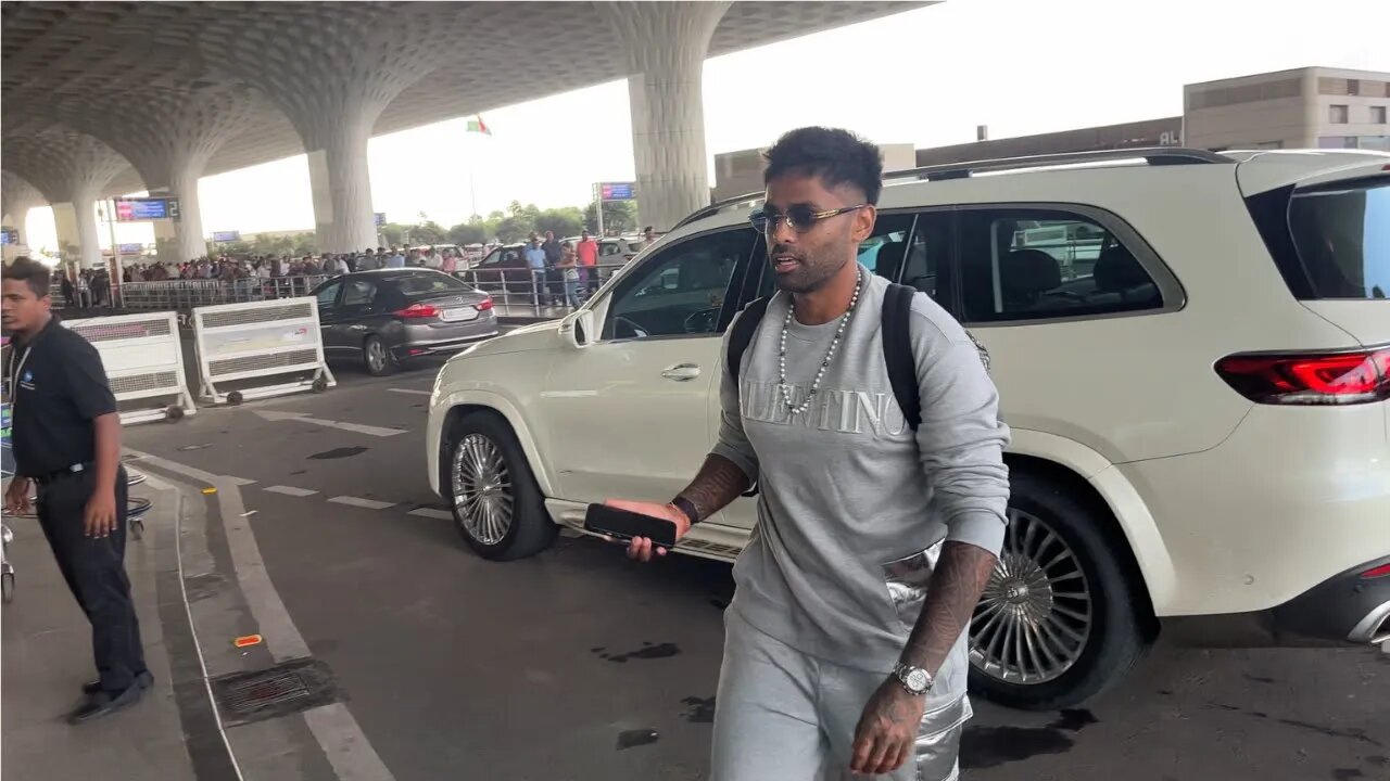 Indian Cricketer Suryakumar Yadav Spotted At Airport Ahead Of Asia Cup 2023 😍🔥📸✈️