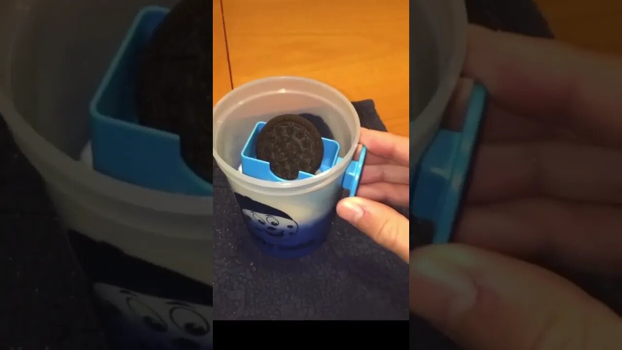 الناس اللى بتسقى البسكويت فى الشاى