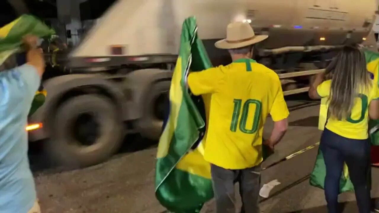 NOVA GREVE DOS CAMINHONEIROS JÁ COMEÇOU TUDO PARADO JÁ AGORA A NOITE BRASIL PAROU AGORA PREPARE!