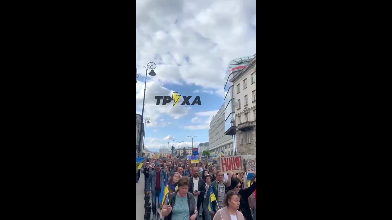 People rally for Ukrainian nationalists trapped at Azovstal in Warsaw, Poland