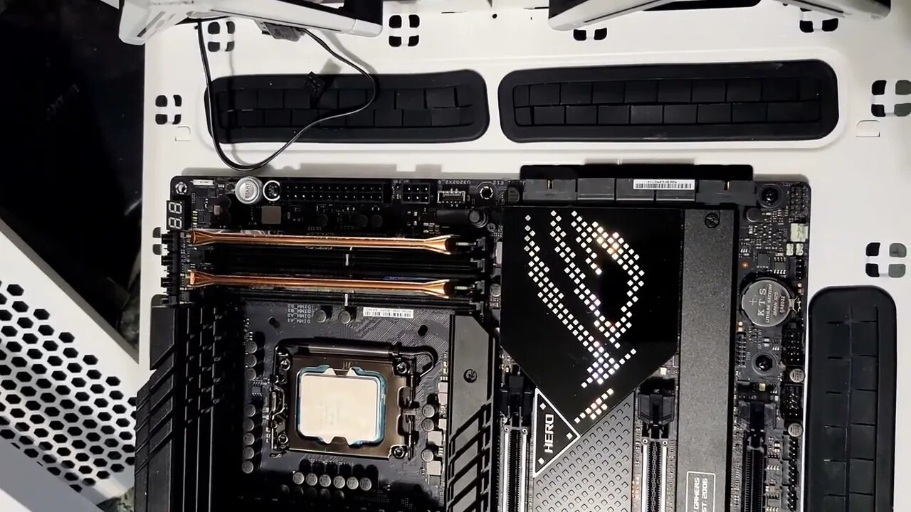 Thermaltake The Tower 500 z690 PC Build preview