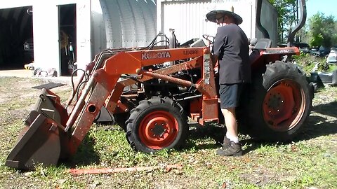 Kubota L2500 will it move? Does the hydraulic system work?