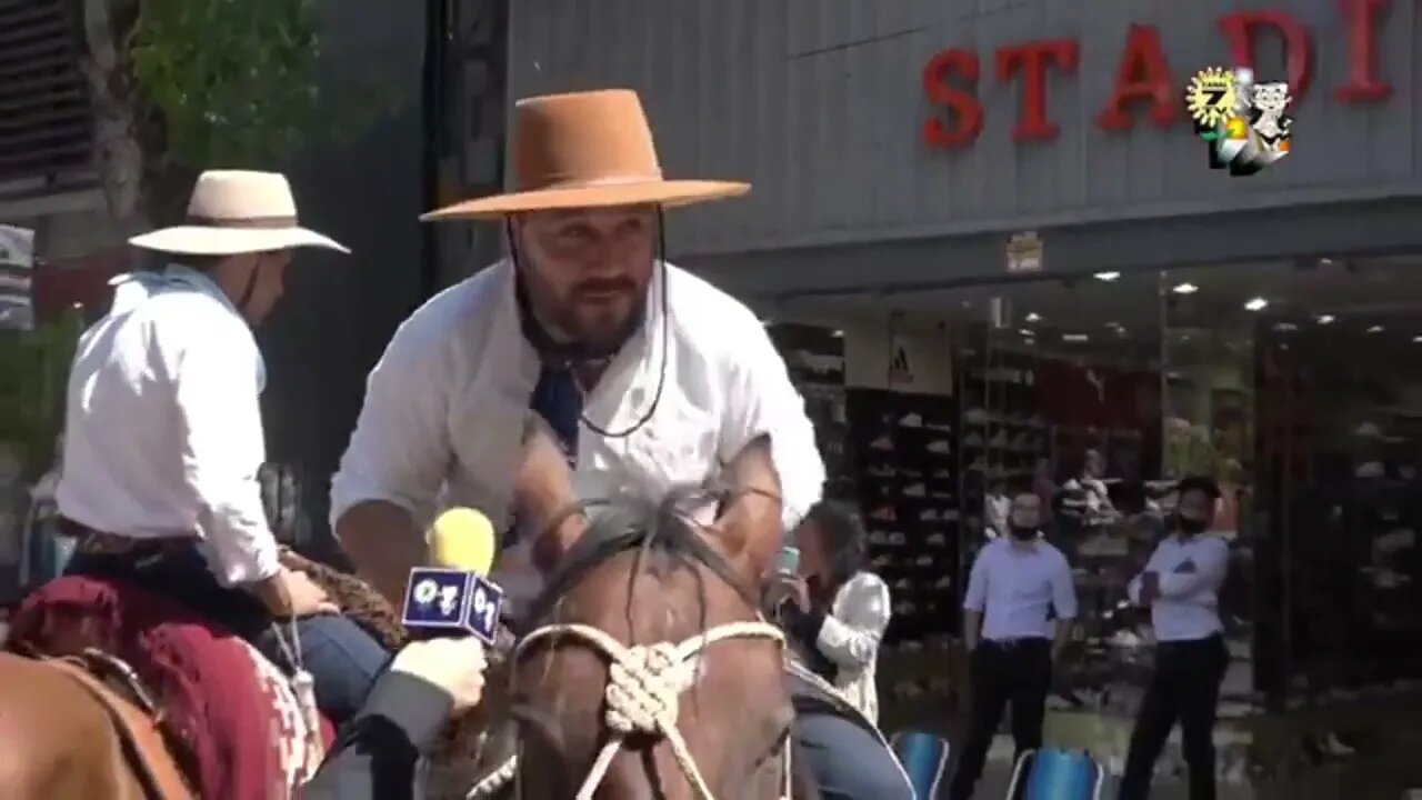 Desfile de la 35a Fiesta de la Patria Gaucha - Transmisión de canal 7, Tacuarembó (3 de 4)