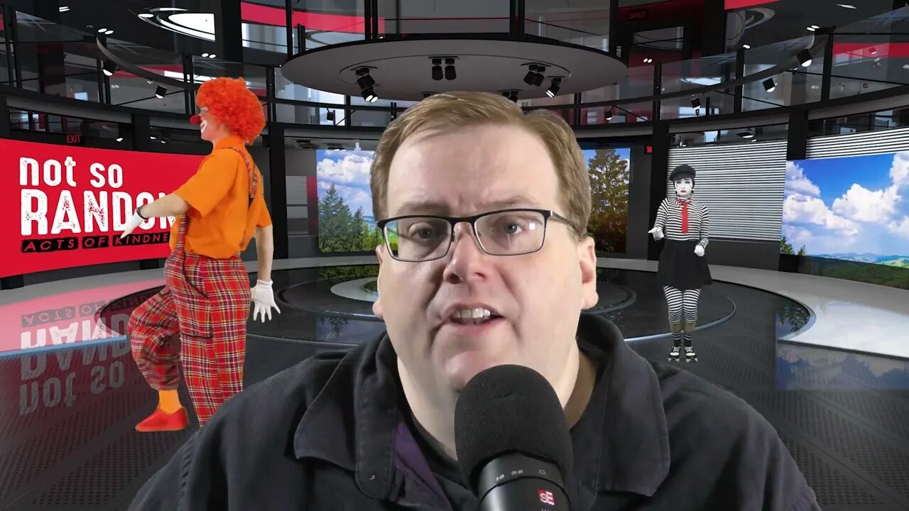 Had some surprise guests on the show ;) #greenscreen #funny #greenscreenfun #blooper