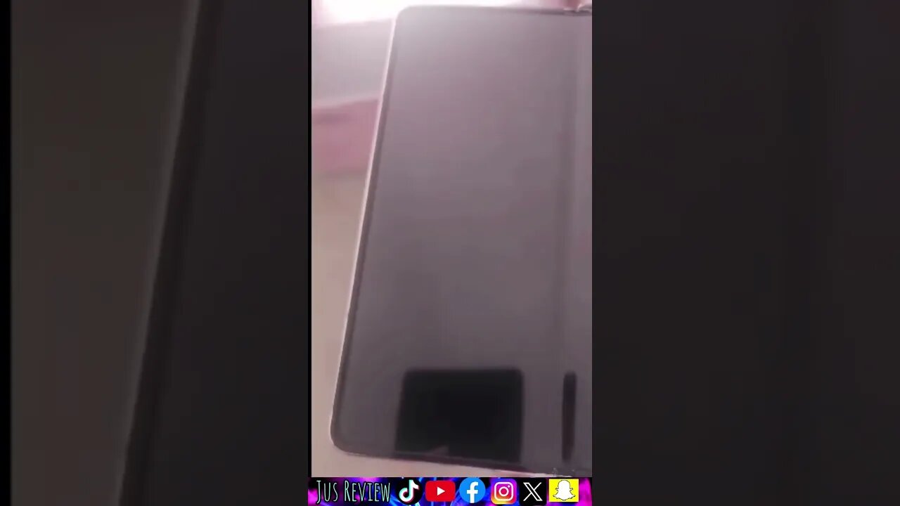 Samsung Galaxy Fold3 Line In Middle