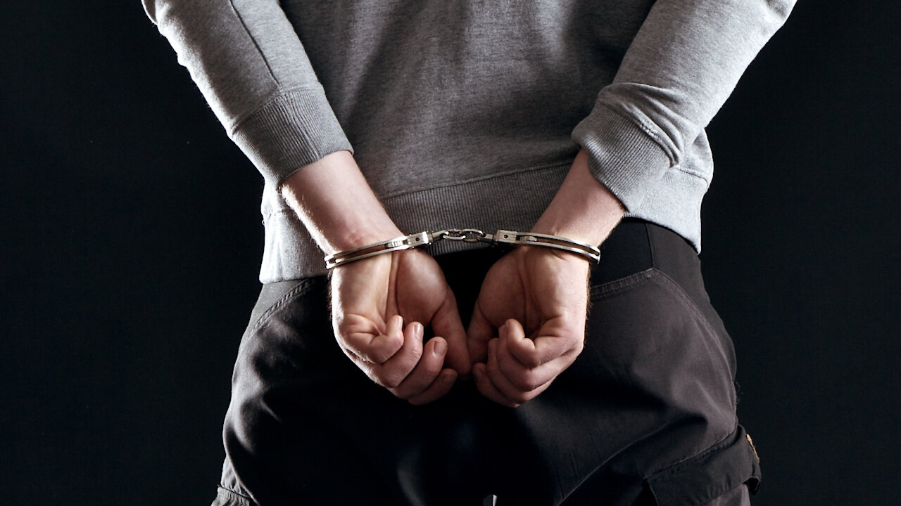 Jail Guards Keep Pastor in Prison After Judge Releases