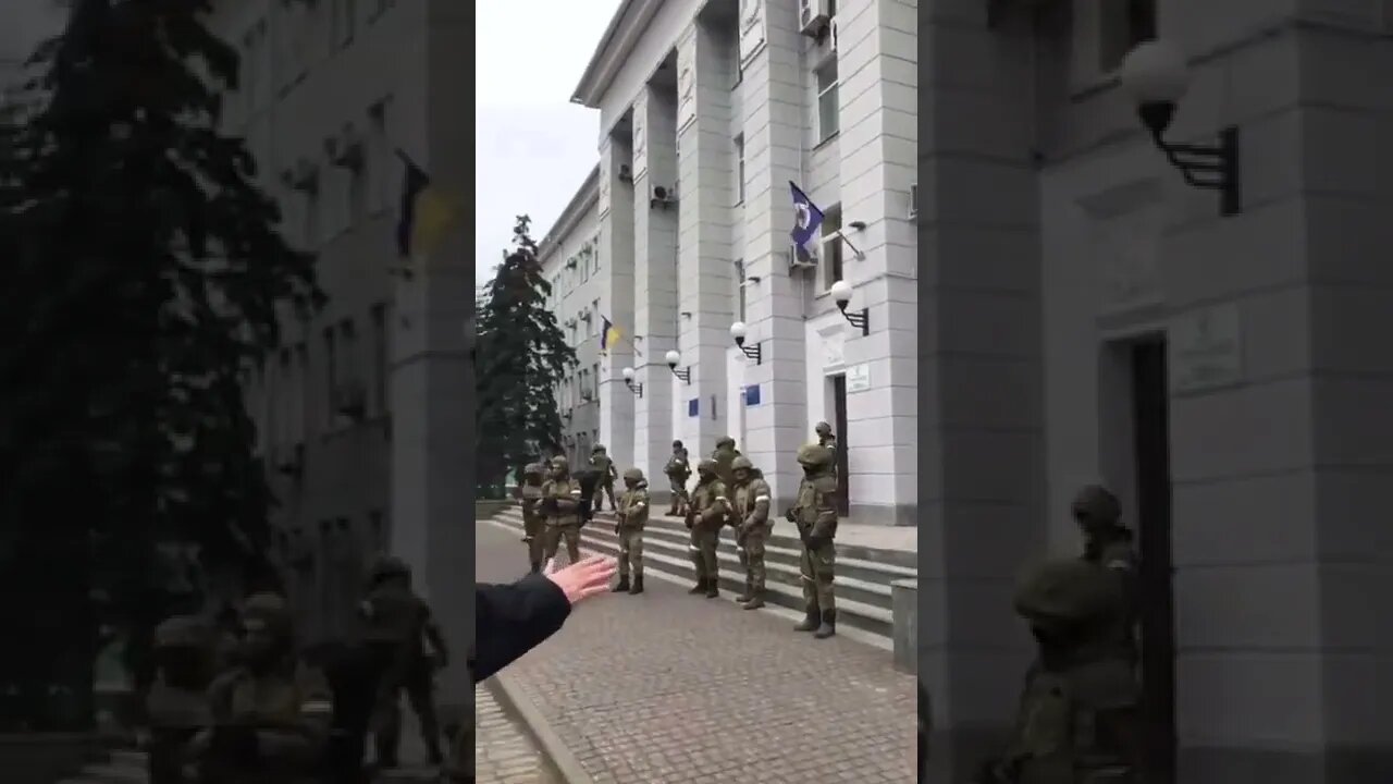 Ukraine War - Residents of Berdyansk protest Russian occupation. Troops from Dagestan outside.