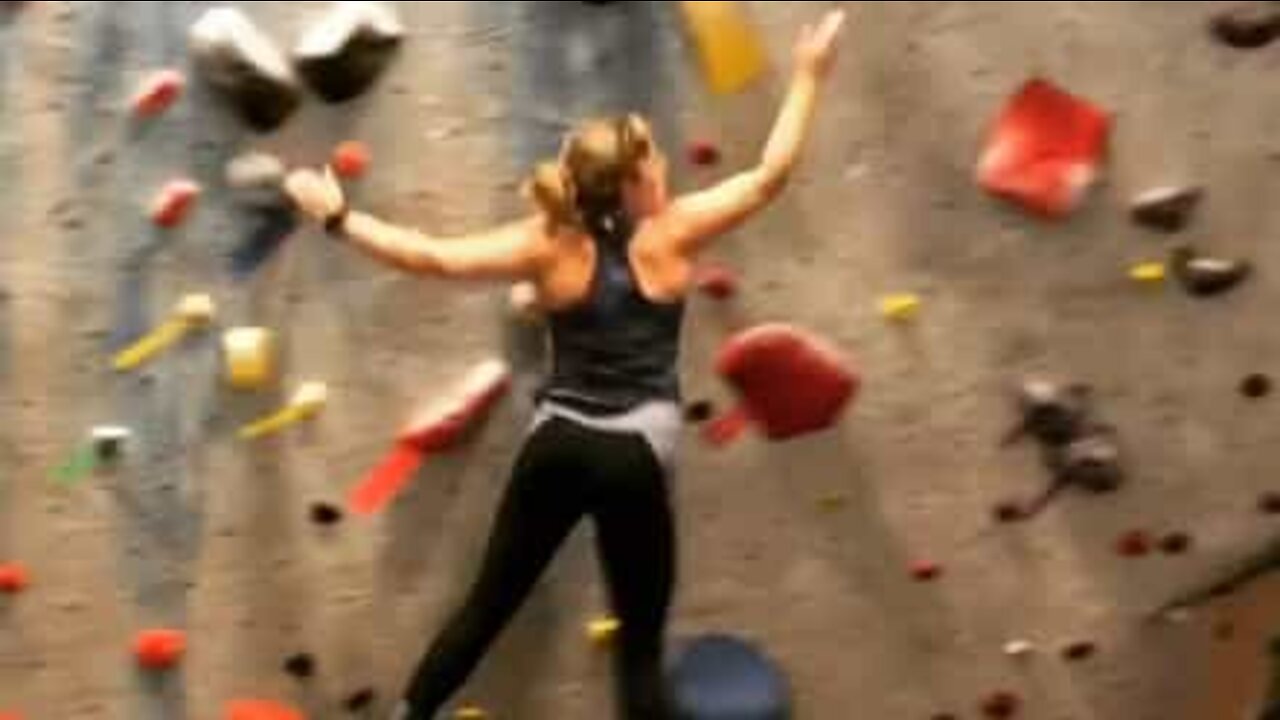 Climber's epic dyno fail