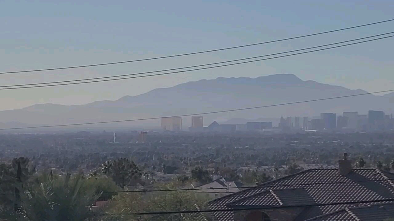 Did you see the smoggy skies over Las Vegas today? Check this out! 12.18.2024 #follow #lasvegas