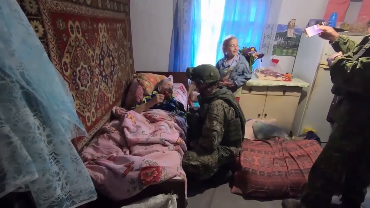 Russian servicemen delivered targeted humanitarian aid to veterans of the Great Patriotic War