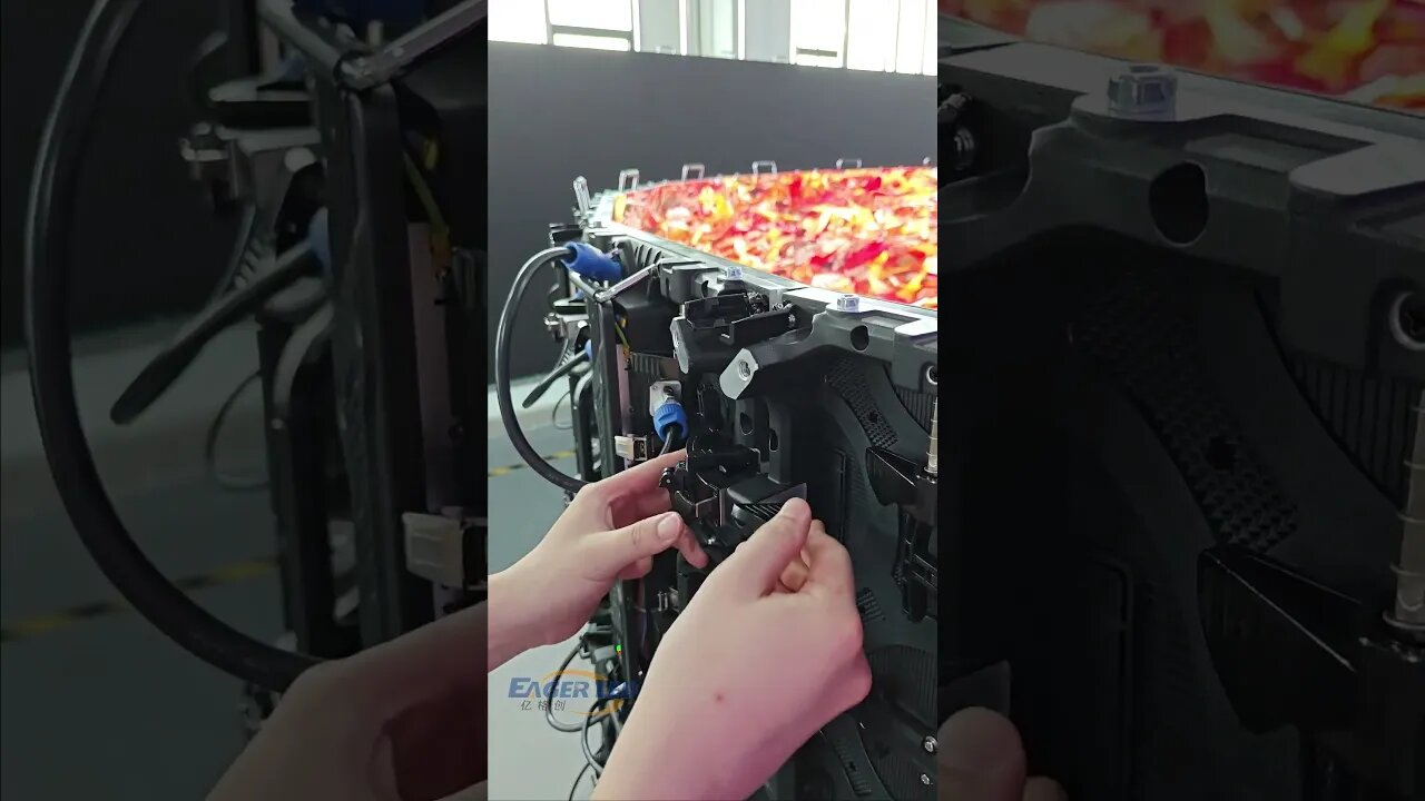 Splicing operation of inner arc and outer arc of LED rental screen.#shorts #eagerled #leddisplay
