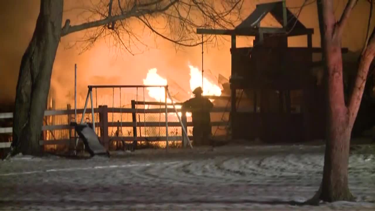 Crews responding to barn fire