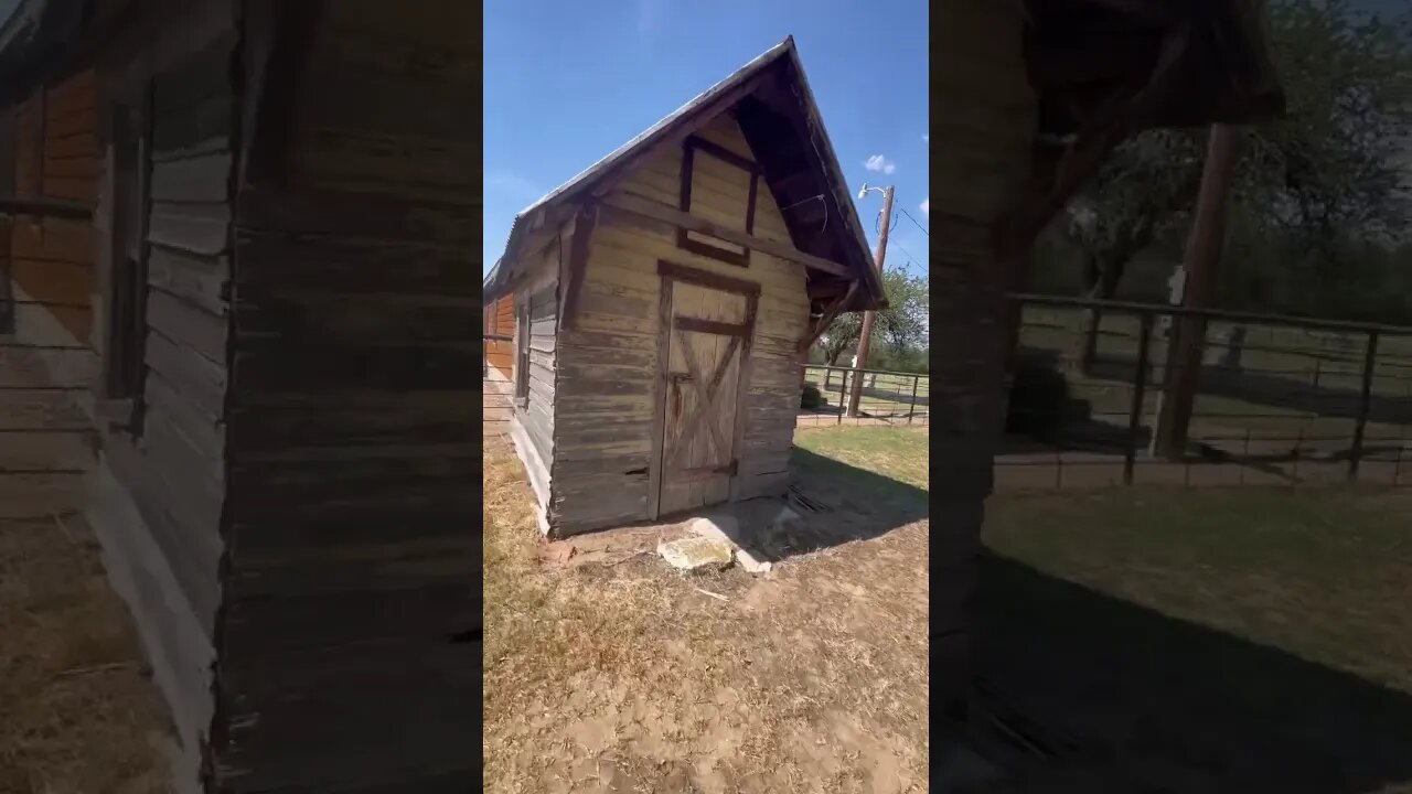 Abandoned house in Central Texas. Wait till it gets dark!