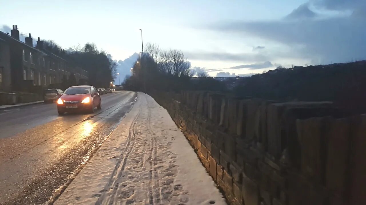 Crunchy paths and noisy traffic walk