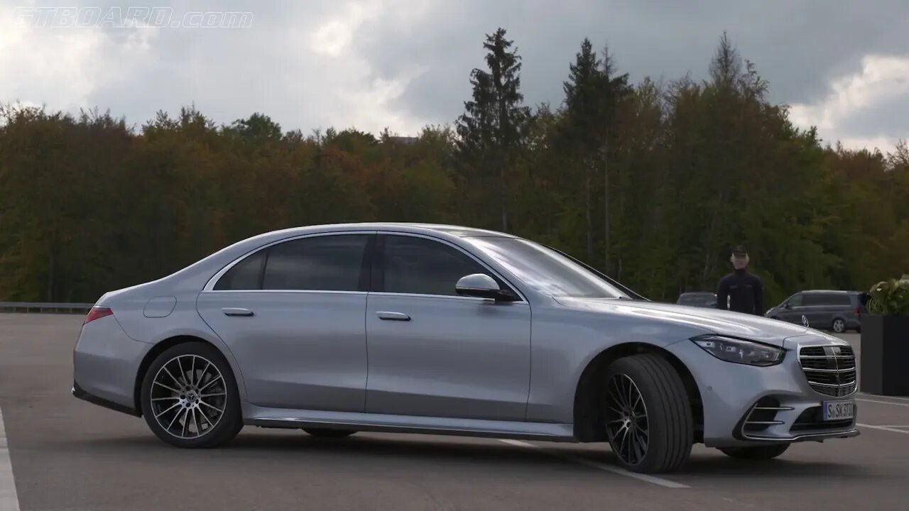 Automatic Parking Technigues of the new Mercedes S-Classe. Next level generation! World Class!