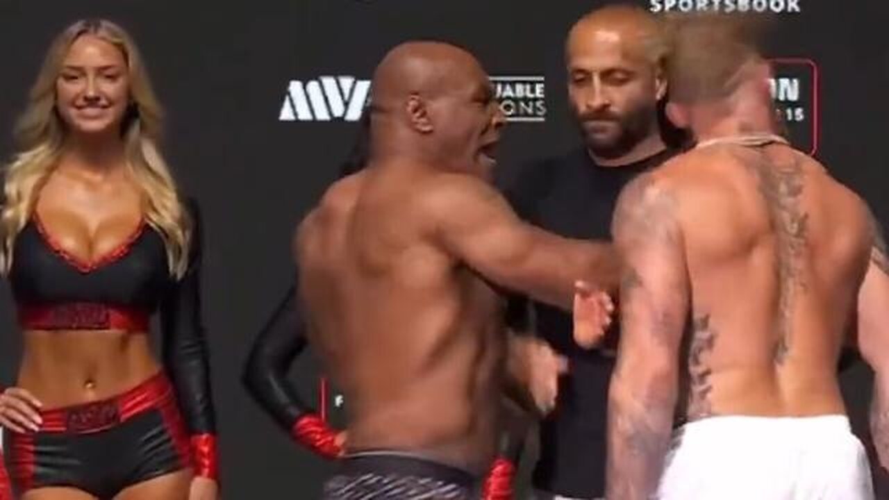 MIKE Tyson BITCHSLAPS JAKE Paul 😱