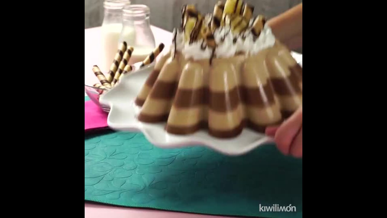 Banana Gelatin with Hazelnut Cream