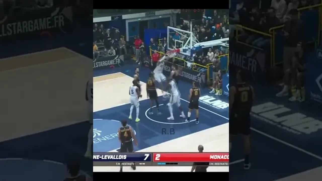 Victor Wembanyama Insane PutBack Dunk #slumdunk