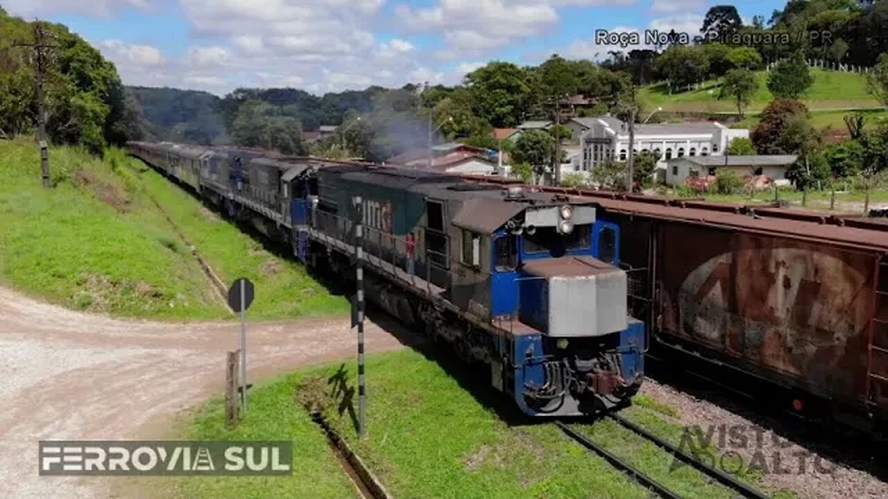 Trem de passageiros chegando em Roça Nova/PR