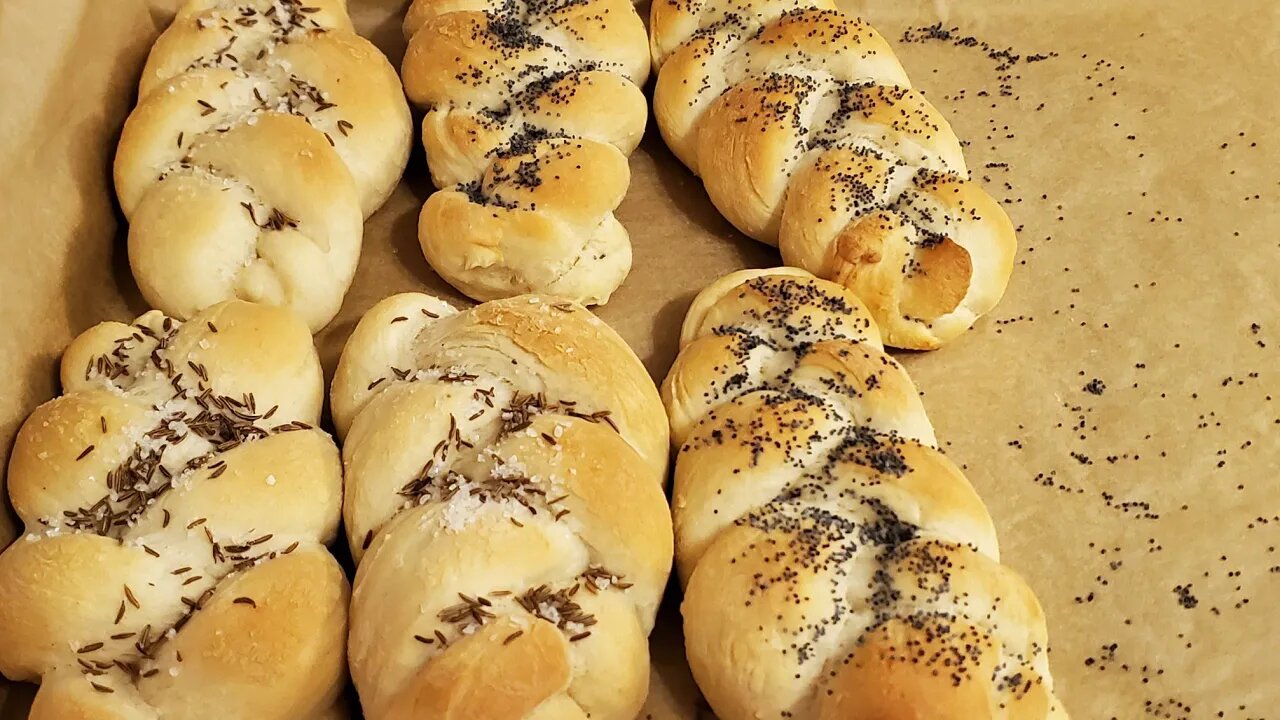 Braided Rolls / Housky