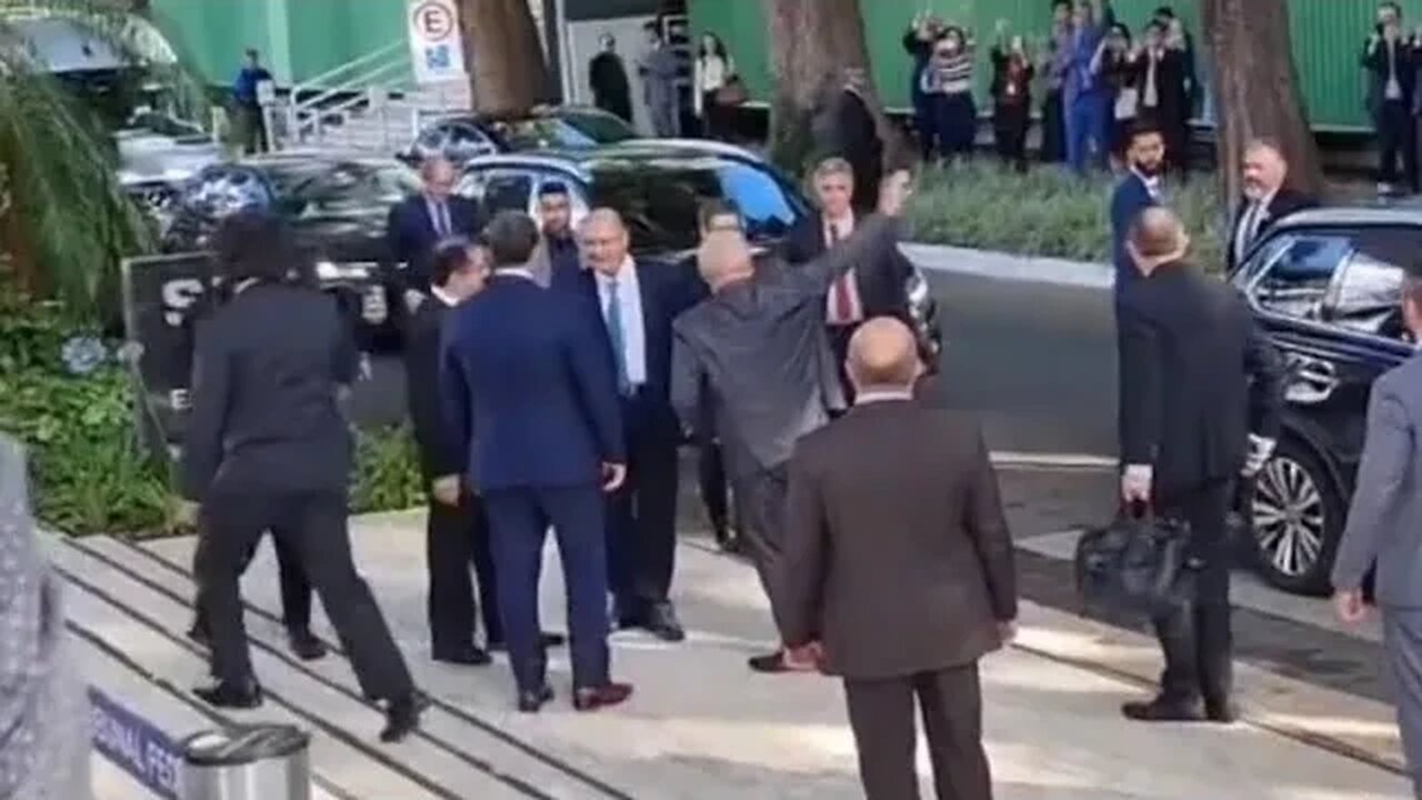 URGENTE: Lula acaba de chegar ao STF; VEJA VÍDEO