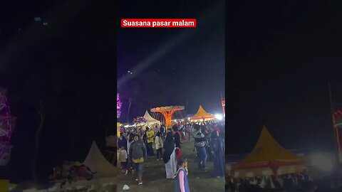 Suasana pasar malam