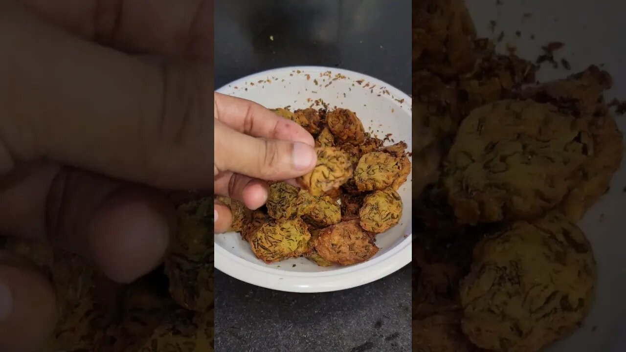 Arbi ke Patte ke Pakode at Home #yummy #snake #cookingvideo co#happy #shorts #viralrecipe