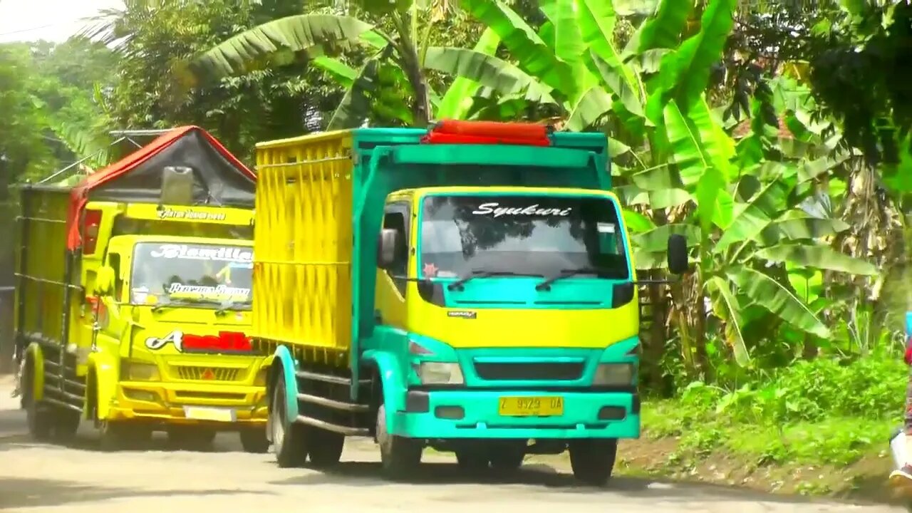 truk oleng angkut kayu