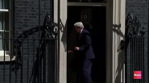 John Kerry facing off against British doors | Rare News